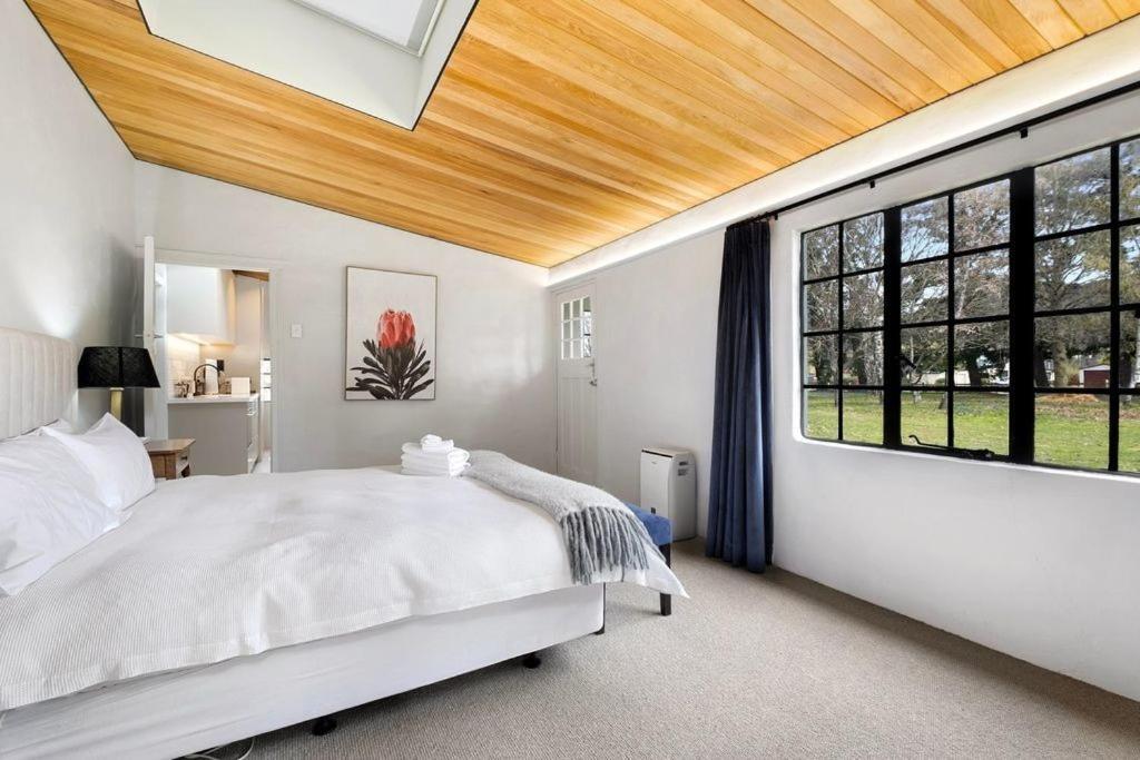 Wanaka Stone Cottage - Wanaka Holiday Home Экстерьер фото